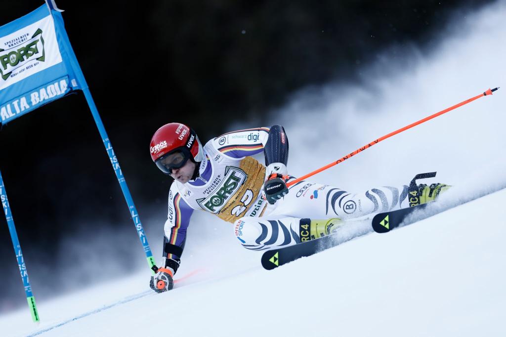 Skirennfahrer Fabian Gratz gelang in Alta Badia ein famoser zweiter Durchgang. - Foto: Gabriele Facciotti/AP/dpa