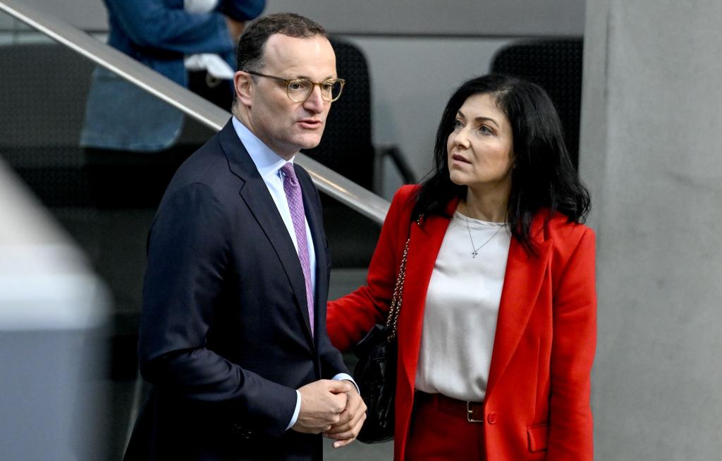 Unionsfraktionschef Spahn und Wirtschaftsministerin Reiche wollen die Konjunktur in Gang bringen (Archivbild) - Foto: Britta Pedersen/dpa