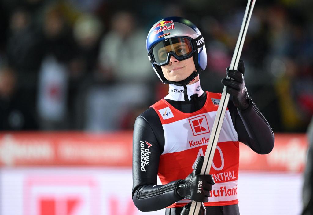 Andreas Wellinger springt bislang schwach. (Archivbild) - Foto: Hendrik Schmidt/dpa