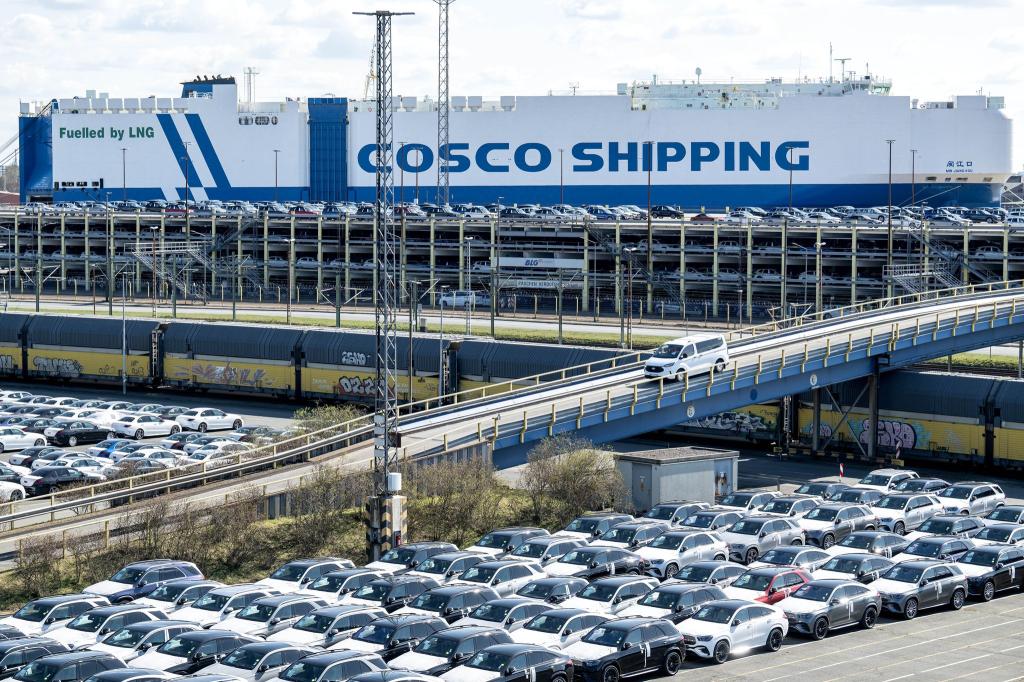 Exportgut Auto - in die USA sind deutlich weniger Fahrzeuge geliefert worden. (Archivbild) - Foto: Sina Schuldt/dpa