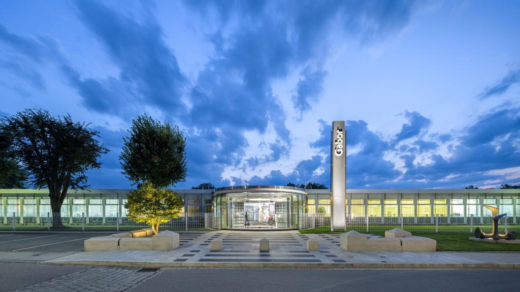  Der in Rosenheim ansässige Schuhhersteller ist vor allem für seine Damenschuhe bekannt. - Foto: Stefan Schilling/Gabor/dpa