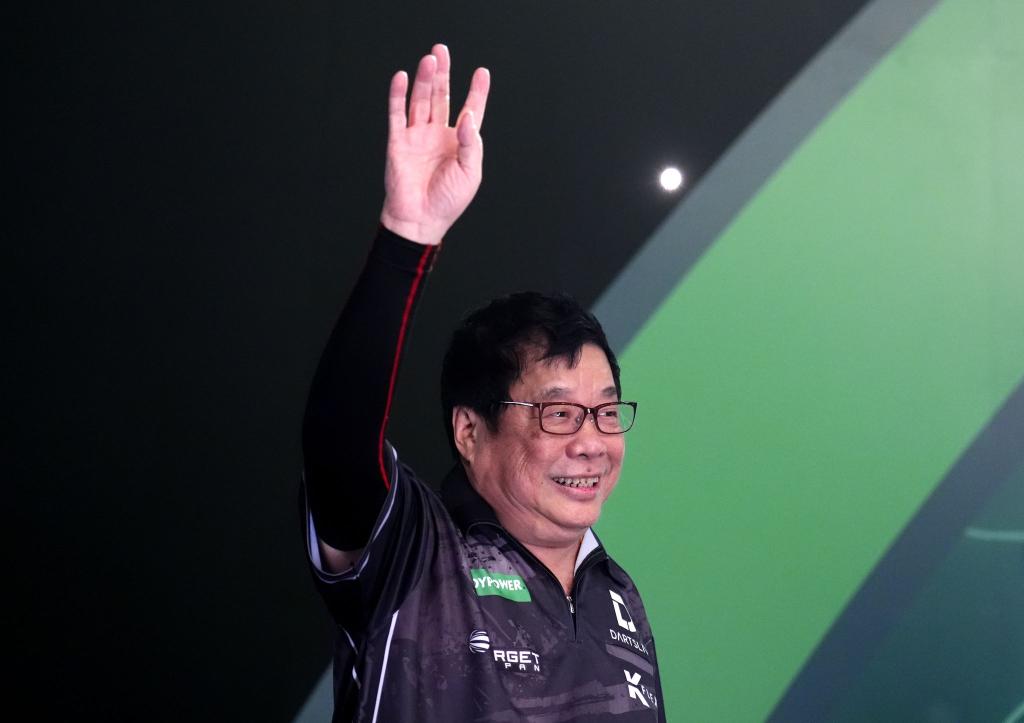 Paul Lim hatte im Duell mit Luke Humphries keine Chance. - Foto: John Walton/PA Wire/dpa