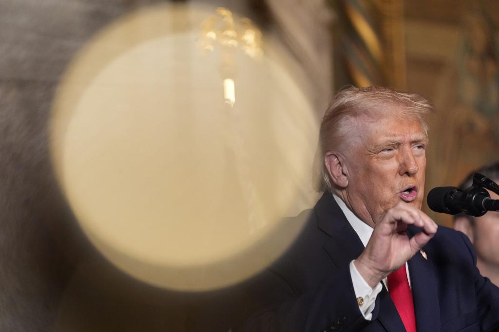 Trump ändert seinen Ton gegenüber Clinton. - Foto: Alex Brandon/AP/dpa