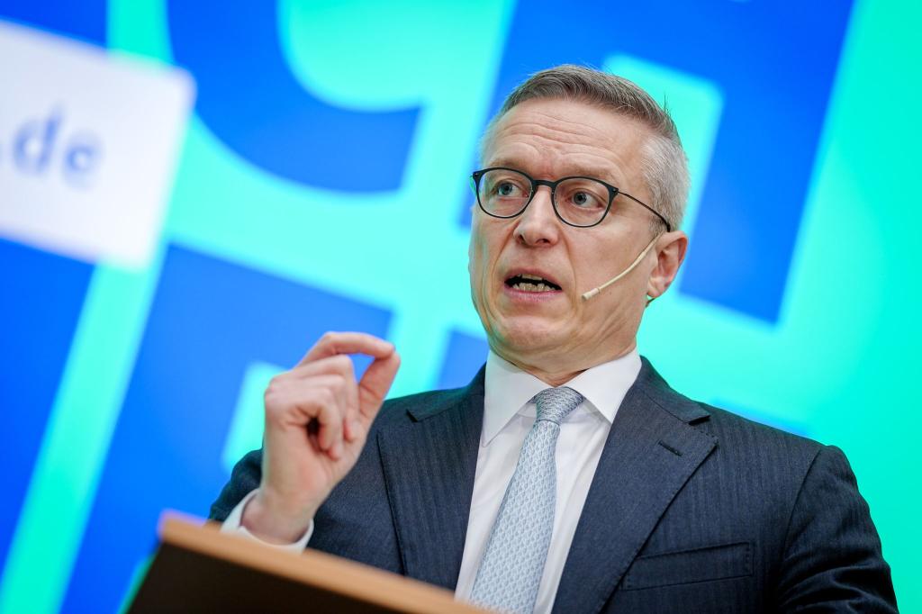 Digitalminister Karsten Wildberger (CDU) erwartet große gesellschaftliche Veränderungen durch die zunehmende Rolle von KI. (Archivbild) - Foto: Kay Nietfeld/dpa