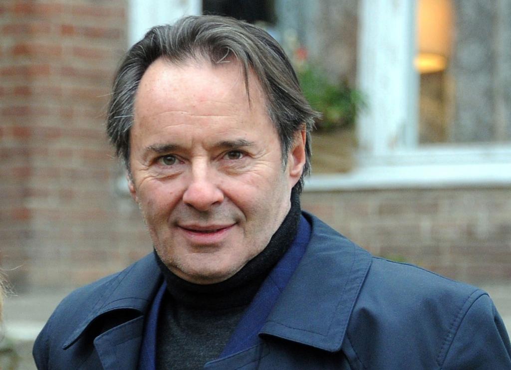 Uwe Kockisch - hier am Set - spielte auch in der ARD-Serie «Weissensee». - Foto: Bernd Settnik/dpa