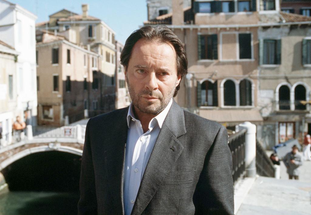 Als Commissario Brunetti löste Kockisch Kriminalfälle in der malerischen Kulisse von Venedig. - Foto: Martin Menke/rbb/ARD Degeto/dpa