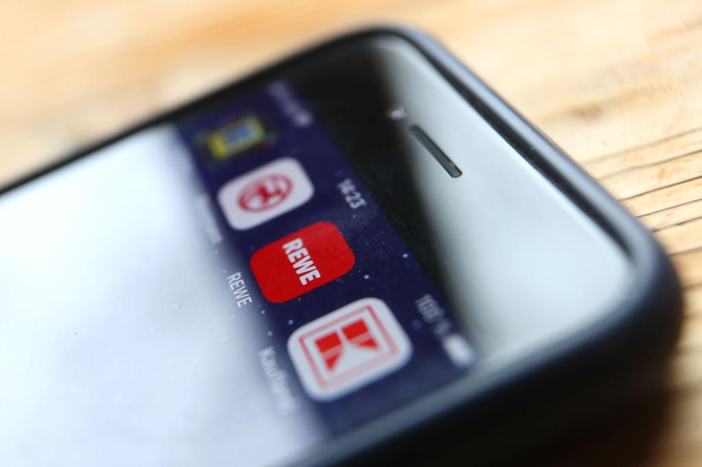 Verbraucher sollen nach dem Willen der Grünen im Bundestag per App die günstigsten Lebensmittel finden können. (Symbolbild) - Foto: Karl-Josef Hildenbrand/dpa/dpa-tmn