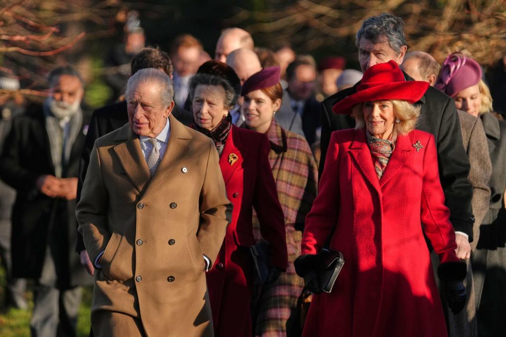 Die Königsfamilie auf dem Weg zum Weihnachtsgottesdienst. - Foto: Jon Super/AP/dpa