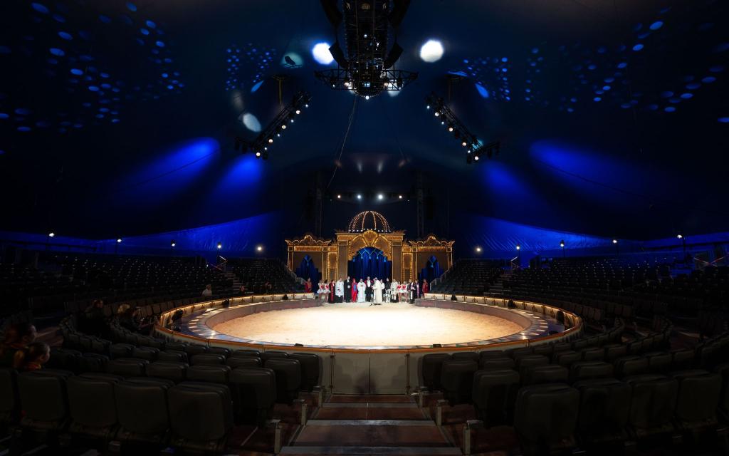 Der Circus Krone feierte am ersten Weihnachtstag die Premiere seines Winterprogramms, das in diesem Jahr unter dem Motto «Ich. Du. Wir. Krone» steht. (Archivbild) - Foto: Lukas Barth/dpa