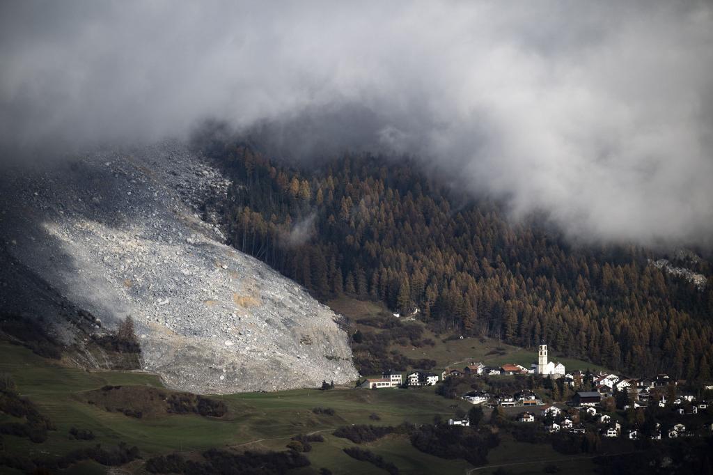 Ein Entwässerungsstollen bringt Entspannung für Brienz. (Archivbild) - Foto: Gian Ehrenzeller/KEYSTONE/dpa