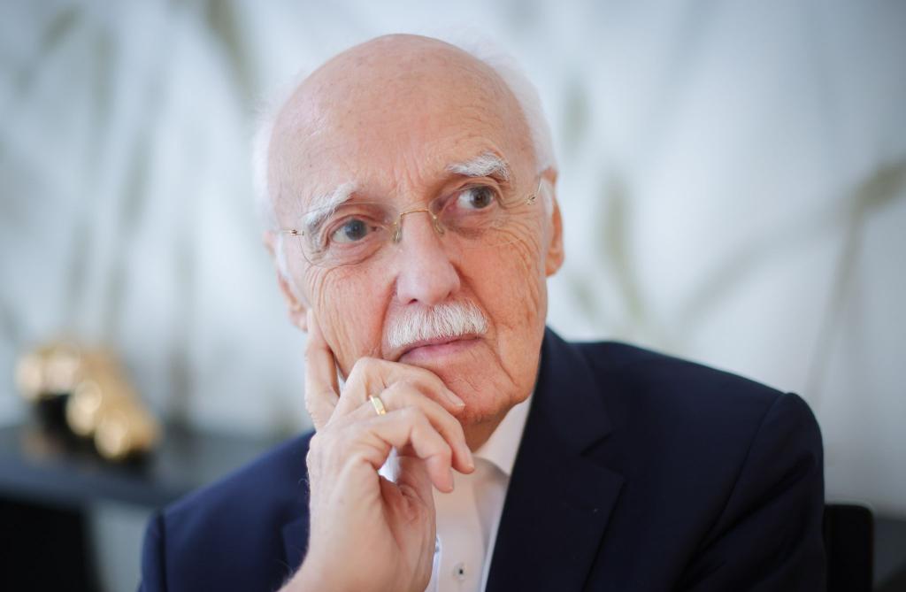 Überraschend viele Deutsche blicken mit Optimismus auf das neue Jahr, findet der Hamburger Zukunftsforscher Horst Opaschowski. (Archivbild) - Foto: Christian Charisius/dpa