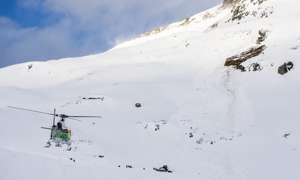 Rettungshubschrauber suchten nach den Vermissten. (Symbolbild) - Foto: Urs Flueeler/KEYSTONE/dpa