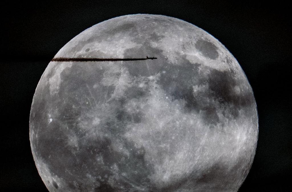 Seit Jahren schon läuft zwischen Raumfahrtnationen ein neuer Wettlauf zum Mond. (Archivbild) - Foto: Georg Hochmuth/APA/dpa