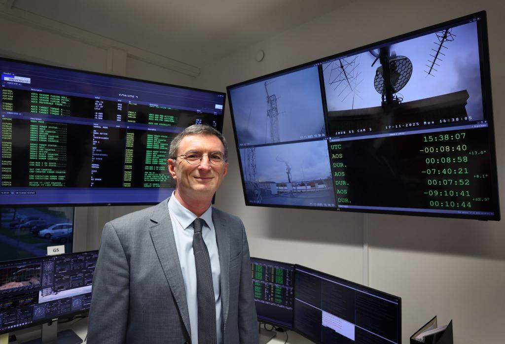 Hakan Kayal glaubt fest an intelligentes Leben außerhalb der Erde. - Foto: Karl-Josef Hildenbrand/dpa