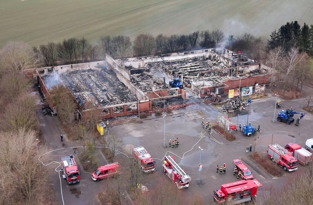 Zwei Jugendliche könnten für den Brand des Supermarktes verantwortlich sein. (Archivbild) - Foto: Michael Ukas/dpa