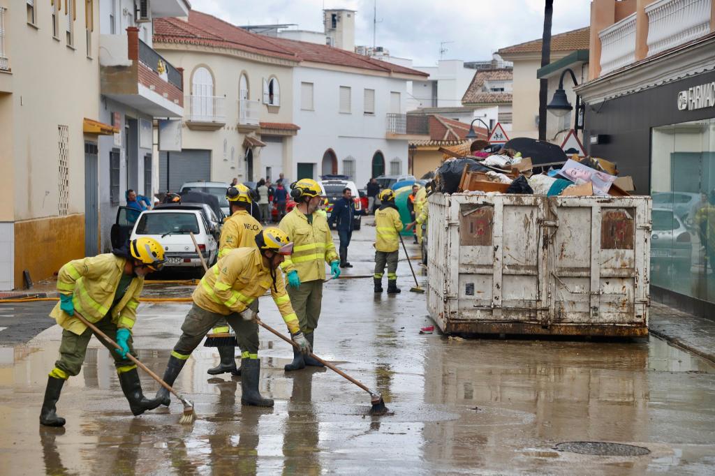 Drei Menschen starben durch Hochwasser nach heftigen Regenfällen in Südspanien. - Foto: Álex Zea/EUROPA PRESS/dpa