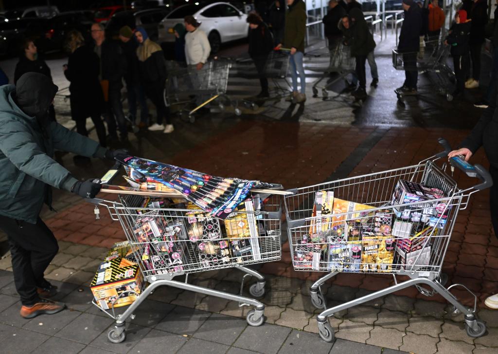 In den Niederlanden soll ab 2026/2027 privates Böllern verboten werden. (Archivbild) - Foto: Lars Penning/dpa