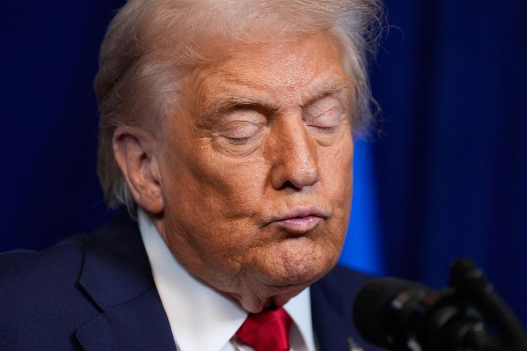 Trump sagt, er sei von Putin über den Angriff informiert worden. - Foto: Alex Brandon/AP/dpa