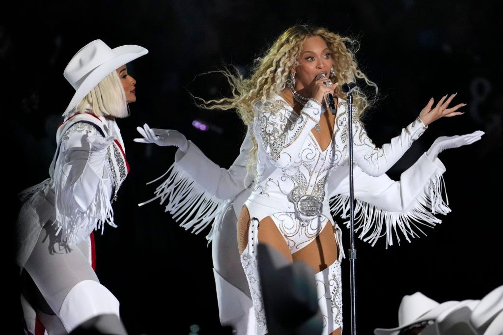 Auch der Auftritt bei der NFL ließ laut «Forbes» Beyoncés Vermögen wachsen. (Archivbild) - Foto: David J. Phillip/AP/dpa