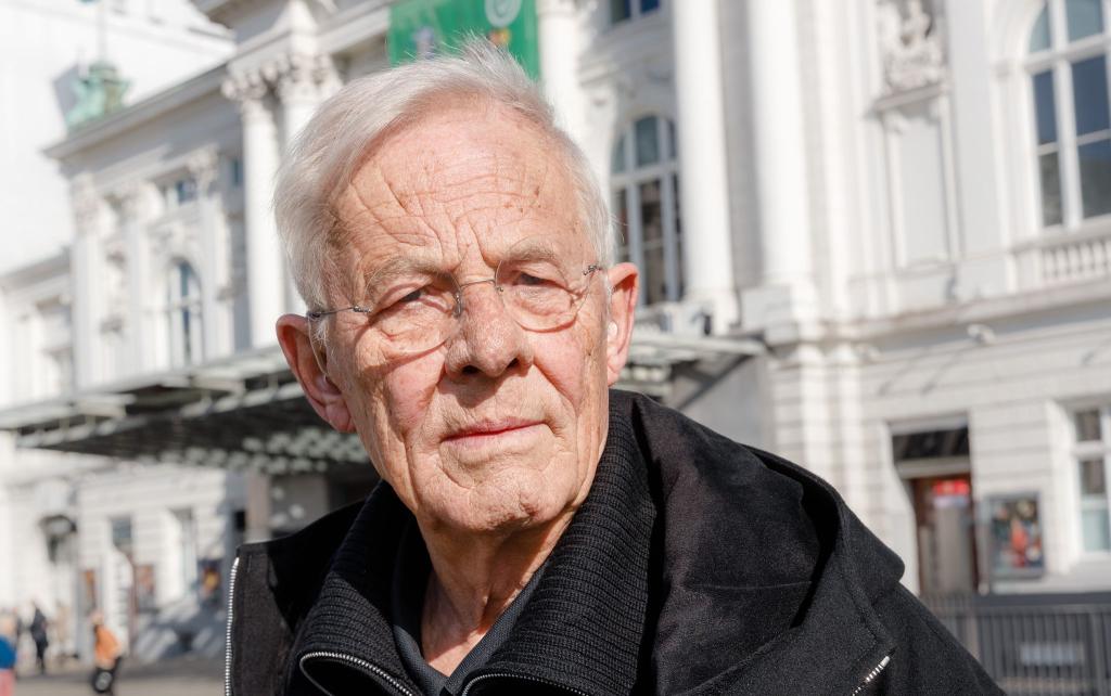 Am 7. Januar wird es eine Trauerfeier für Rolf Becker in der Dreieinigkeitskirche in St. Georg geben. (Archivfoto) - Foto: Markus Scholz/dpa