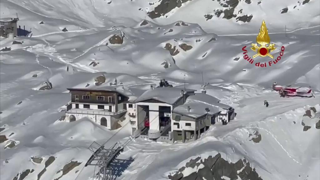 Die betroffene Seilbahn stammt ursprünglich aus dem Jahr 1962, war jedoch Anfang 2023 umfassend modernisiert worden. - Foto: -/Vigili del Fuoco/dpa