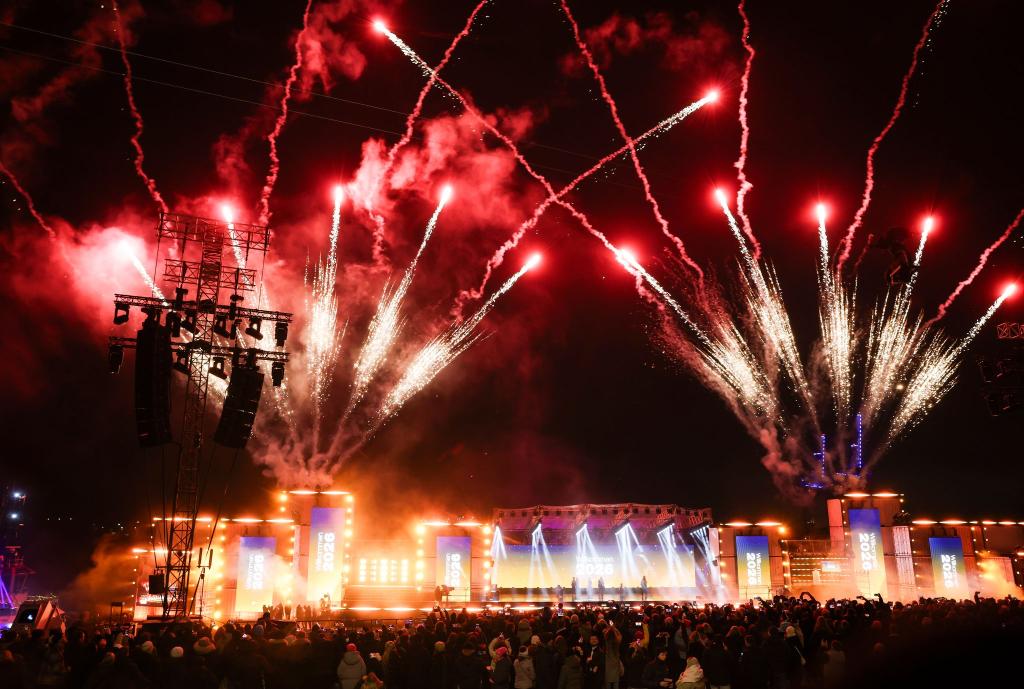 Erstmals fand die ZDF-Silvestershow nicht am Brandenburger Tor, sondern in der Hamburger Hafencity statt. - Foto: Christian Charisius/dpa