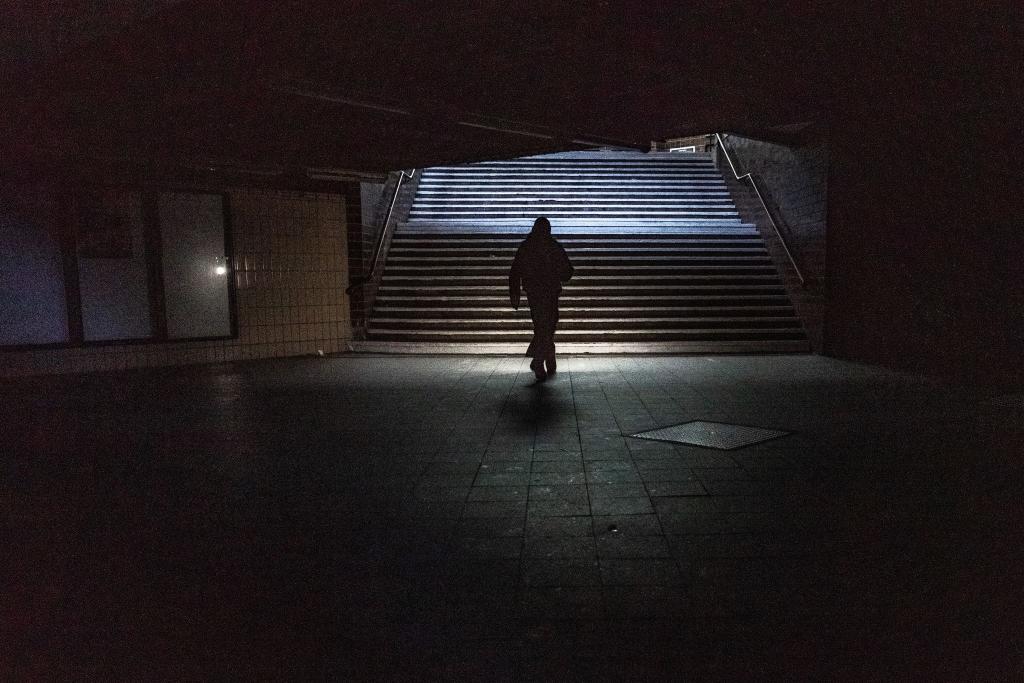 Für viele ein Schock: Noch bis Donnerstag könnten Teile des Berliner Südwestens ohne Strom bleiben. - Foto: Michael Kappeler/dpa