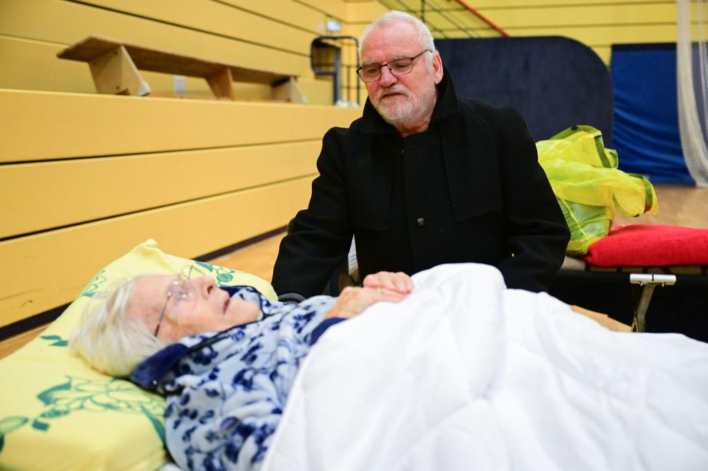 In einer Notunterkunft hat eine 97-Jährige Unterschlupf gefunden. - Foto: Sebastian Christoph Gollnow/dpa
