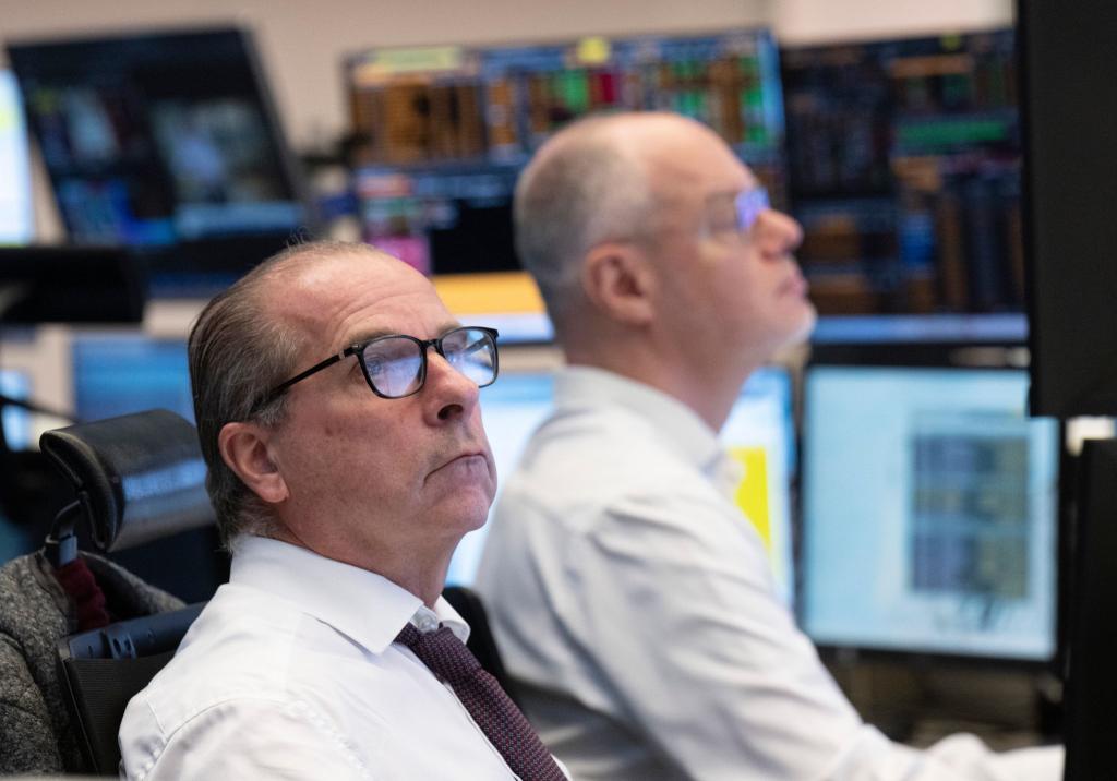 Bei 24.825 Punkten erreicht der Dax im Handelsverlauf ein Rekordhoch. - Foto: Boris Roessler/dpa