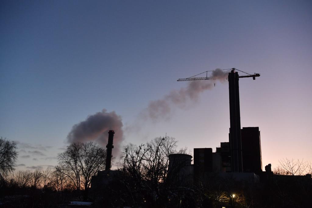 Der Stromausfall in Berlin ist für Betroffene dramatisch - aber längst nicht der einzige Vorfall. - Foto: Paul Zinken/dpa