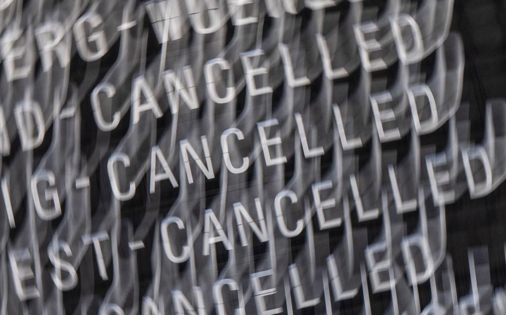 Im vergangenen Jahr sind weniger Beschwerden bei der Schlichtungsstelle Reise und Verkehr eingegangen. (Archivbild) - Foto: Boris Roessler/dpa