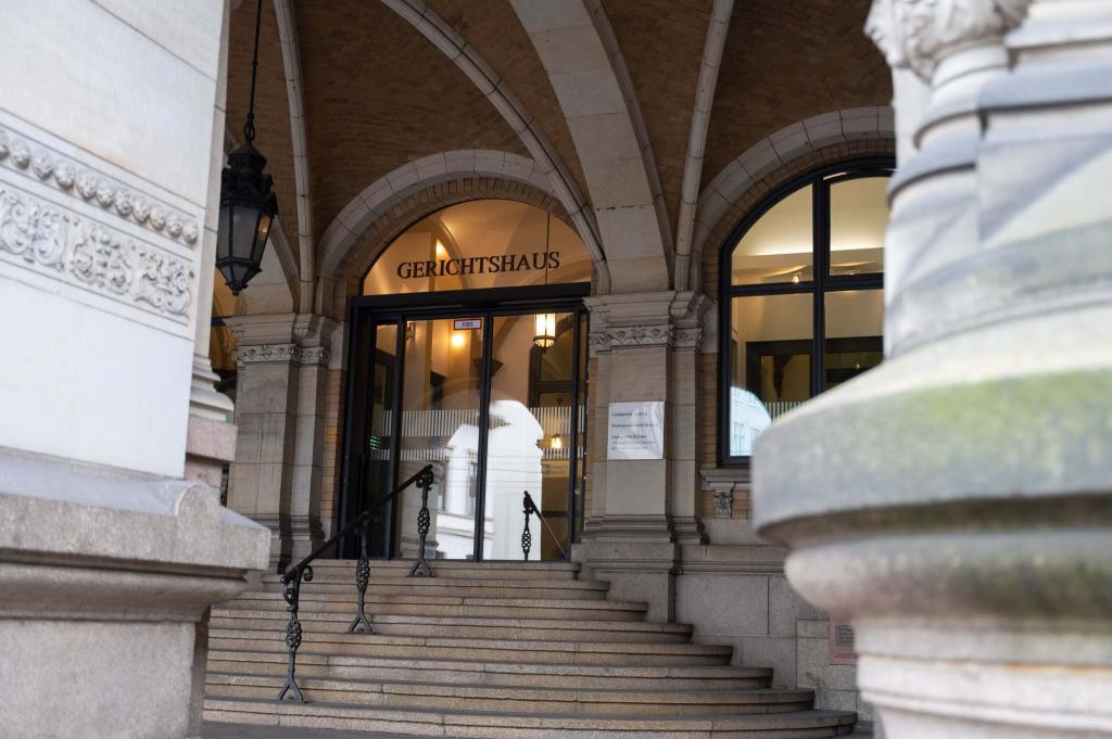 Ein Mann soll jahrelang seine Familie gequält haben und steht deshalb ab Mitte Januar vor Gericht. (Archivbild) - Foto: Alicia Windzio/dpa