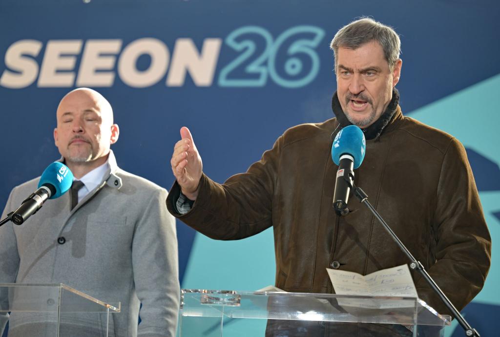 CSU-Chef Söder und Landesgruppenchef Hoffmann (links) fordern wie CDU-Chef Merz eine klare Priorität der Regierungsarbeit auf Wirtschaftswachstum. - Foto: Malin Wunderlich/dpa