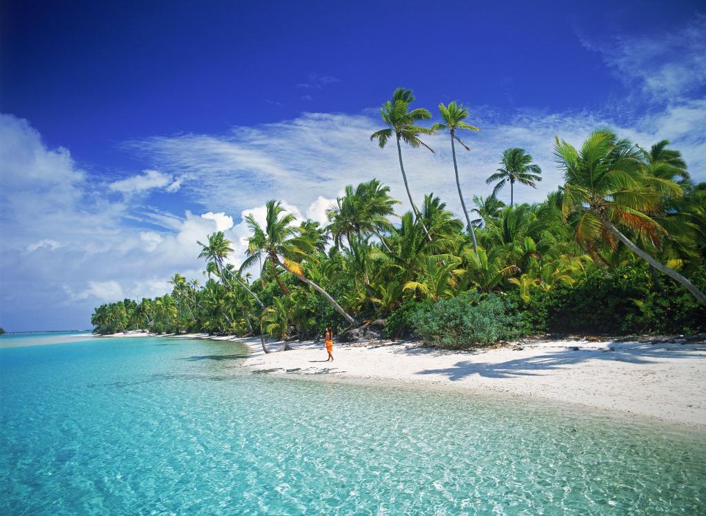 Niue liegt zwischen Fidschi und den auf dem Foto zu sehenden Cookinseln und wirbt mit kristallklarem Wasser. (Illustration) - Foto: picture alliance / dpa