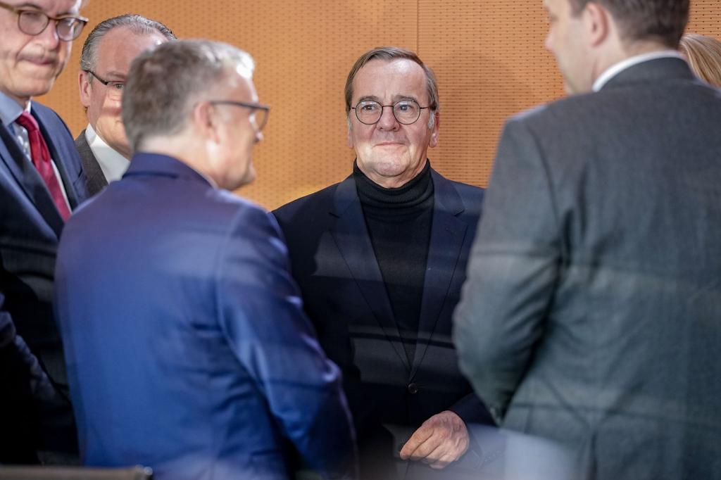 Verteidigungsminister Boris Pistorius (SPD) im Kabinett - Foto: Kay Nietfeld/dpa