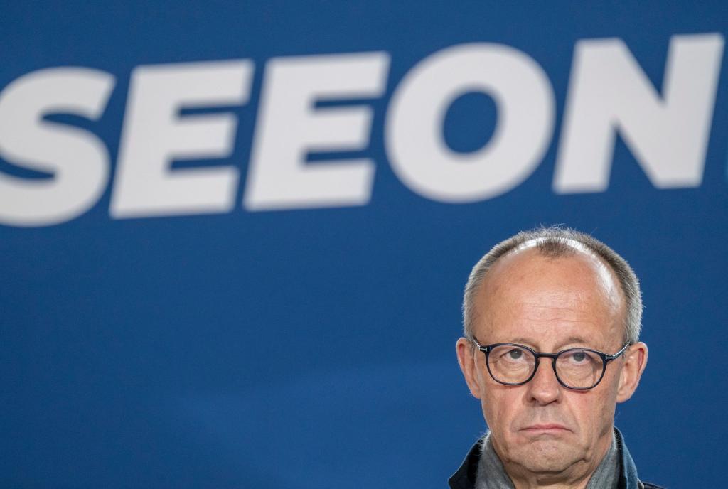 So richtigen Grund zur Freude hat Merz derzeit nicht. Innen- wie außenpolitisch stehen er und seine Bundesregierung vor gewaltig großen Herausforderungen. - Foto: Peter Kneffel/dpa