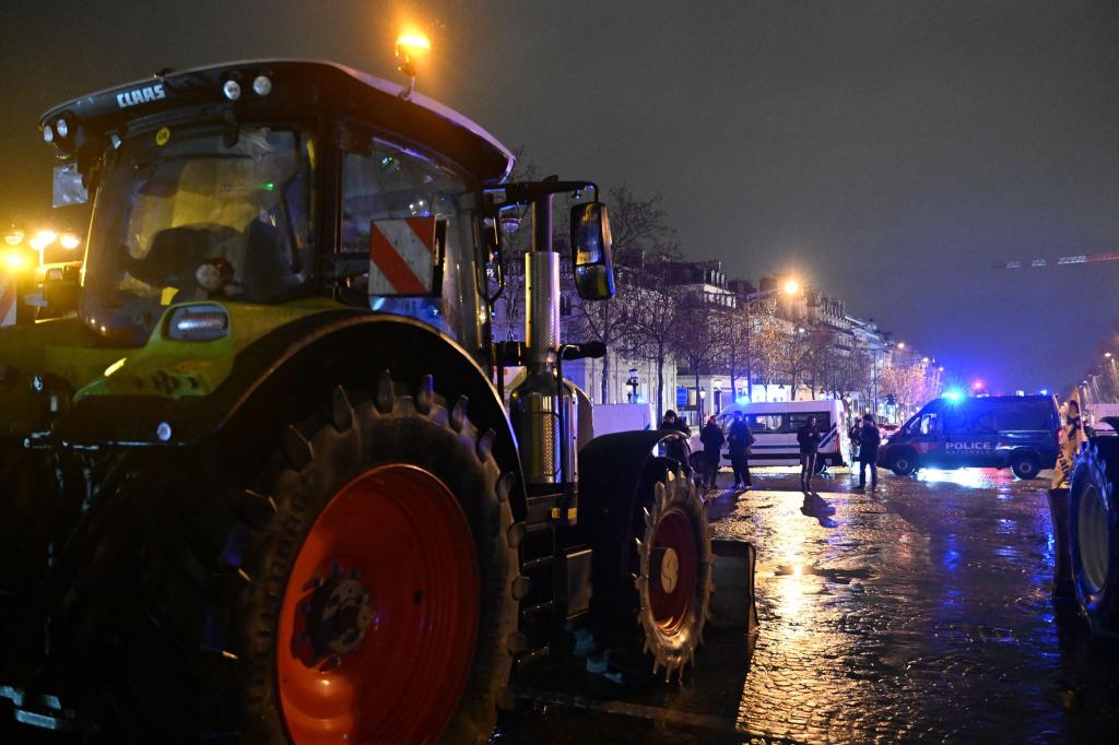Auch an der Grenze zwischen Frankreich und Belgien protestierten Landwirte gegen den Mercosur-Handelsdeal. - Foto: Emma Da Silva/AP/dpa