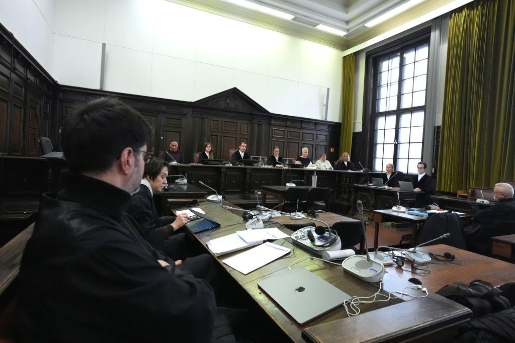 82 Verhandlungstage sind bis Mitte Dezember bereits anberaumt. - Foto: Marcus Brandt/Pool dpa/dpa