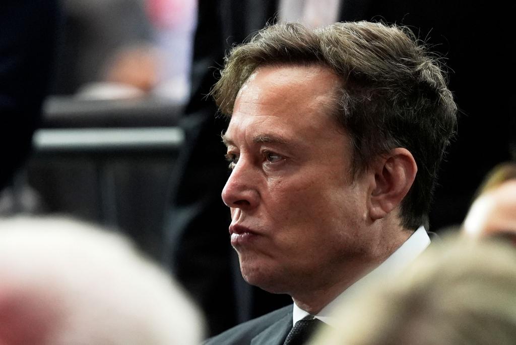 Schießt weiter gegen die britische Regierung: Techmilliardär Elon Musk. - Foto: Julia Demaree Nikhinson/AP/dpa