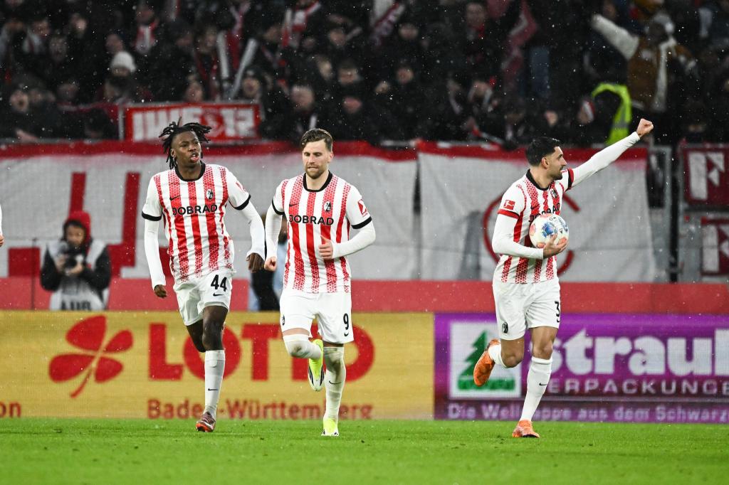 Freiburg bejubelt einen Heimsieg gegen Hamburg - Foto: Silas Stein/dpa