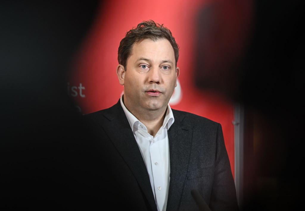 Klingbeil reist zu einem Finanzminister-Treffen. (Archivbild) - Foto: Britta Pedersen/dpa