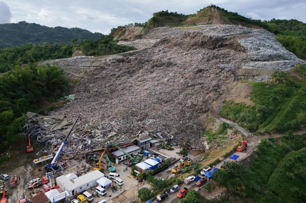 Anhaltende Regenfälle machten den Müllberg nach Angaben der Stadtverwaltung instabil. - Foto: Jacqueline Hernandez/AP/dpa