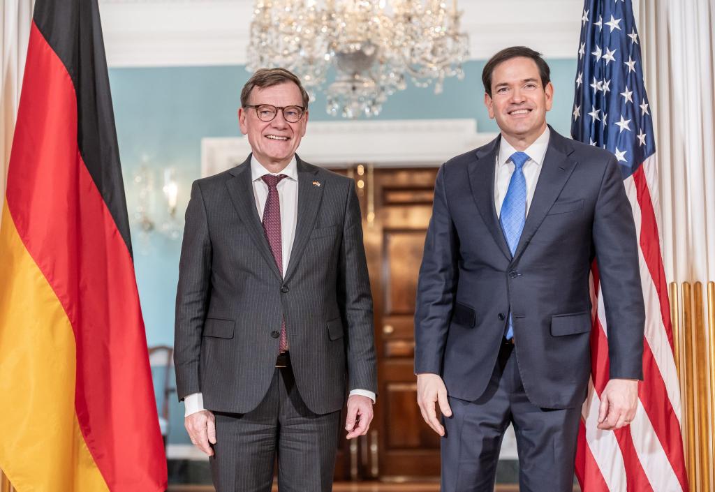 Beim Gespräch von Außenminister Johann Wadephul (l., CDU) mit seinem US-Kollegen Marco Rubio geht es auch um die Drohungen von US-Präsident Donald Trump gegen Grönland. - Foto: Michael Kappeler/dpa