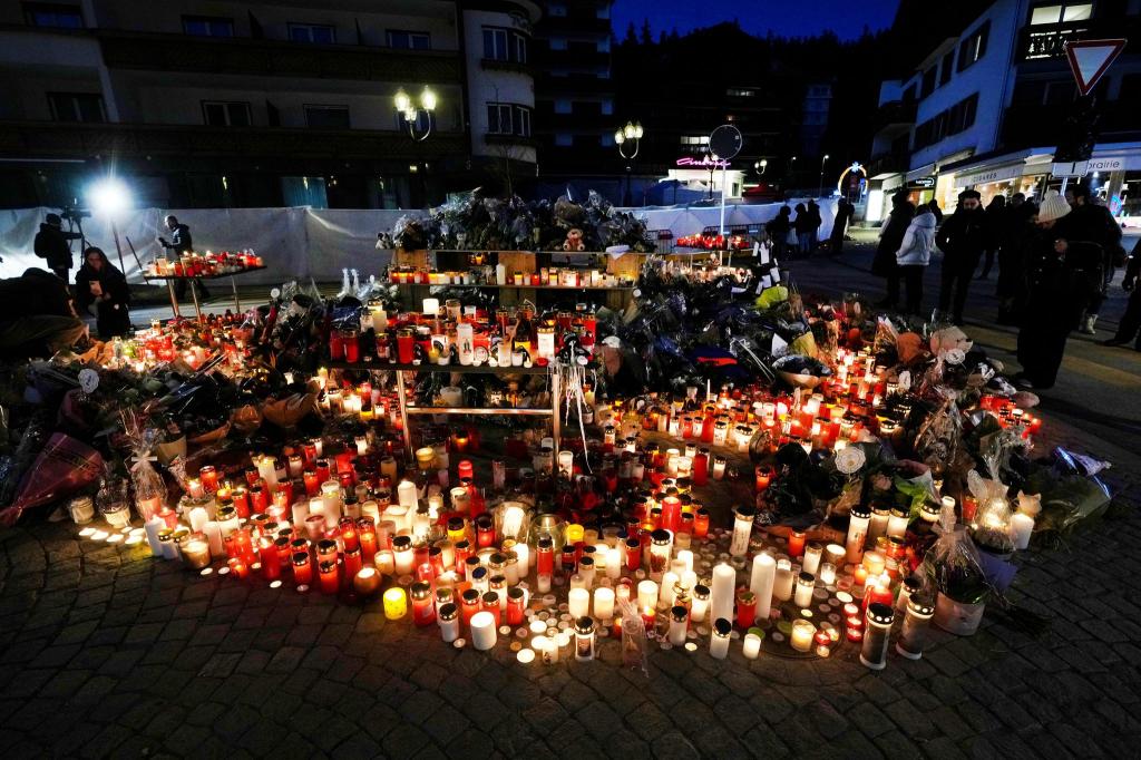 Das französische Blatt «Charlie Hebdo» erntet für eine Karikatur zu der Brandkatastrophe in der Schweiz heftige Kritik. (Archivbild) - Foto: Antonio Calanni/AP/dpa