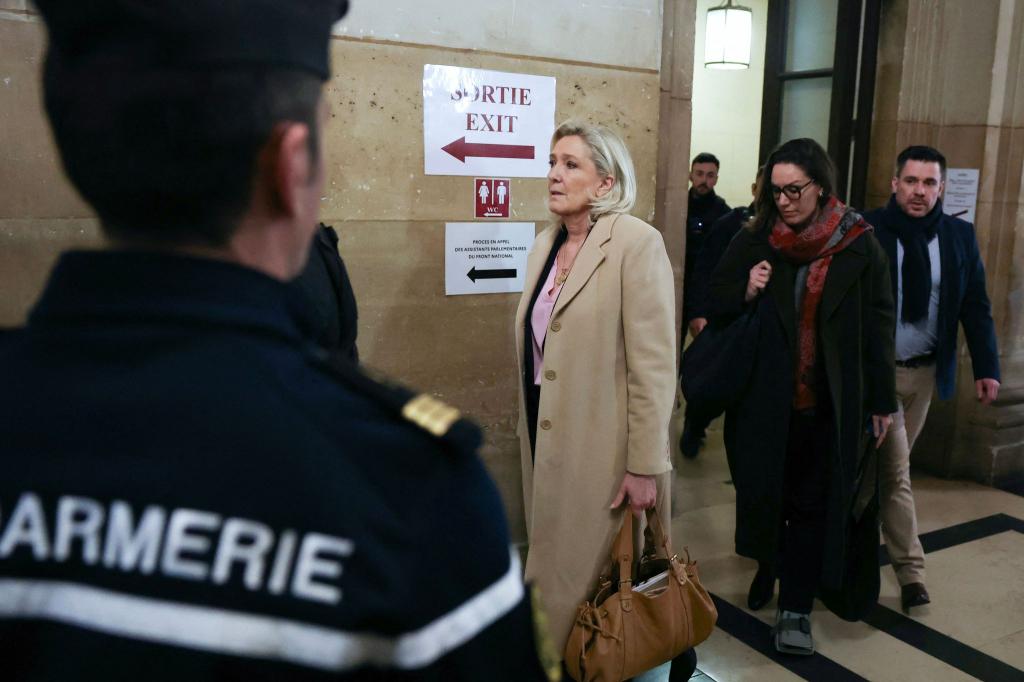 Der Ausgang des Verfahrens ist für Le Pen folgenschwer, denn es geht letztlich auch darum, ob sie 2027 bei der Präsidentschaftswahl antreten kann. - Foto: Thomas Samson/AFP/dpa