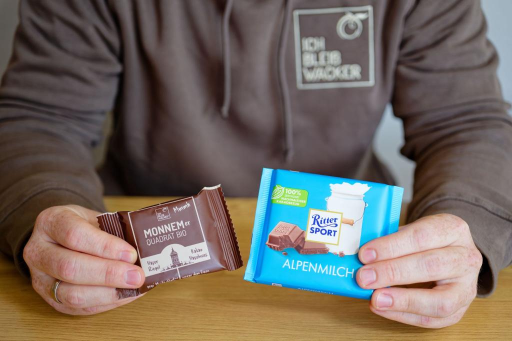 Ritter Sport sieht durch den Haferriegel nach eigenen Angaben seine Marke bedroht. (Archivbild) - Foto: Uwe Anspach/dpa
