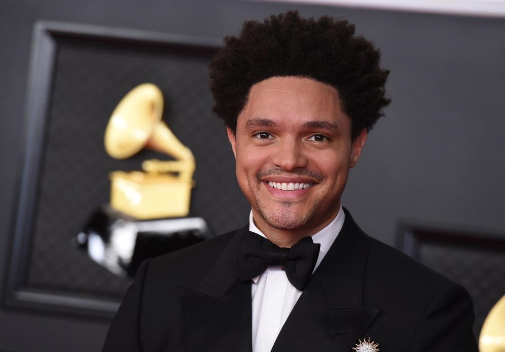 Comedian Trevor Noah moderiert erneut die Grammys. (Archivfoto) - Foto: Jordan Strauss/Invision/AP/dpa