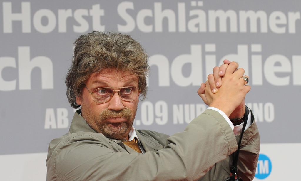 2009 kam der erste Film mit Hape Kerkeling als unsympathischer Lokaljournalist Horst Schlämmer in die Kinos. (Archivbild) - Foto: Jens Kalaene/dpa-Zentralbild/dpa