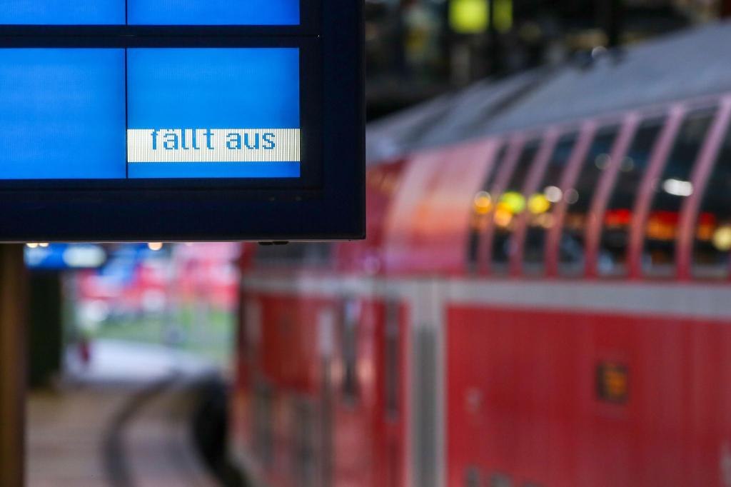 Bahn entschuldigt sich für falsche Entschädigungsschreiben (Foto-Archiv). - Foto: Bodo Marks/dpa