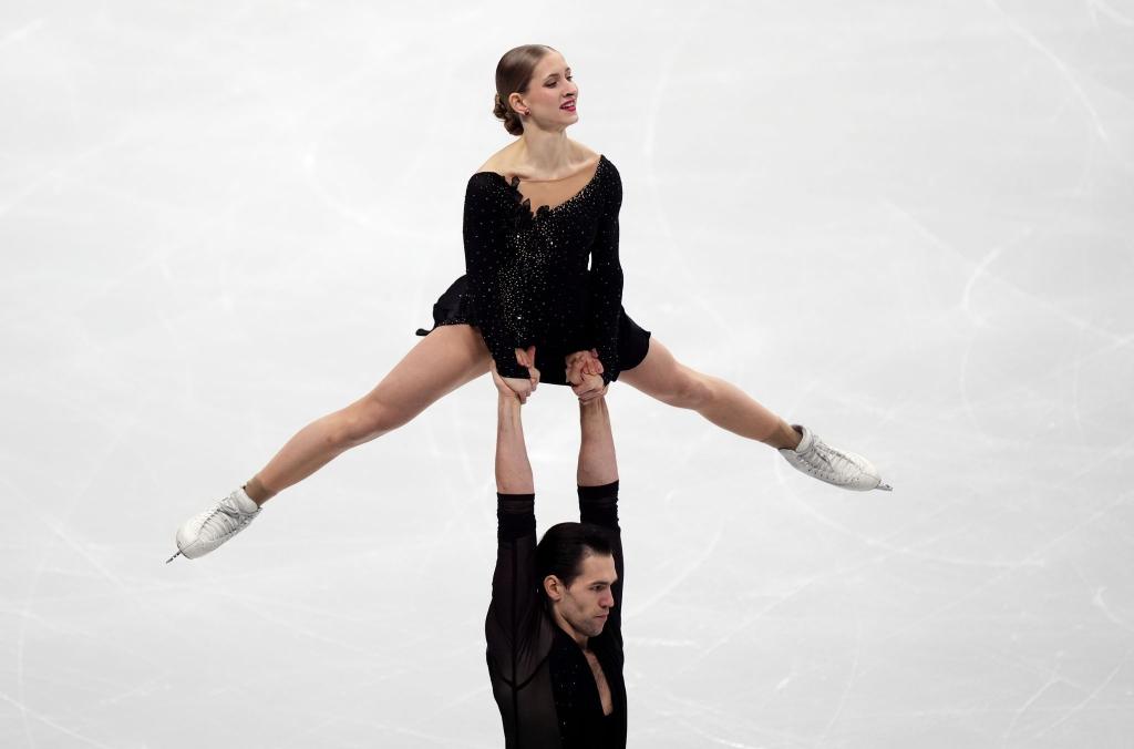 Minerva Hase und Nikita Volodin liegen nach dem Kurzprogramm bei der EM auf dem zweiten Platz. - Foto: Mike Egerton/PA Wire/dpa